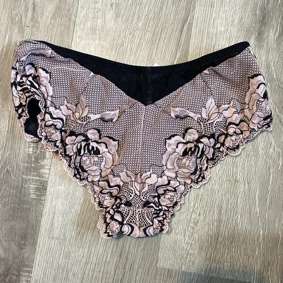 La vie en rose bra and panty set - Picture 9 of 11